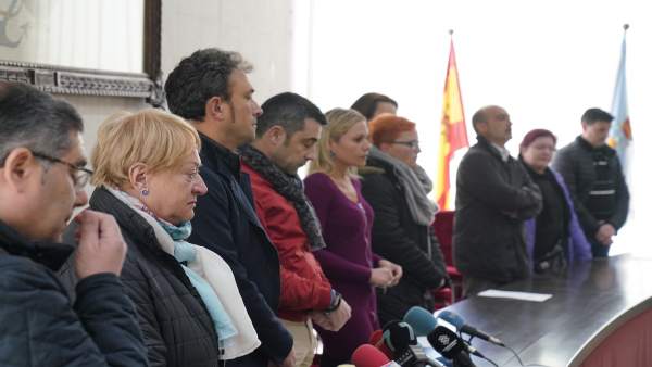 El Ayuntamiento de Pontecesures (Pontevedra) guarda un minuto de silencio por la muerte de una pareja de gallegos en Sry Lanka El Ayuntamiento de Pontecesures (Pontevedra) guarda un minuto de silencio por la muerte de una pareja de gallegos en Sry Lanka