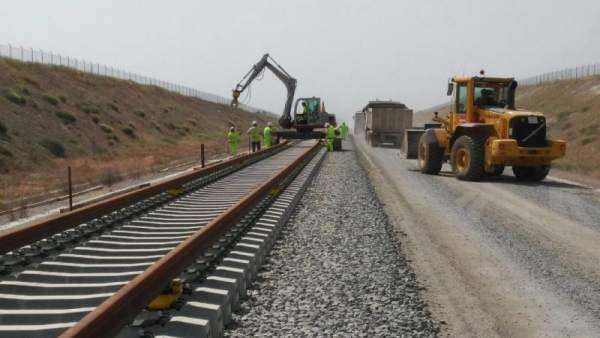 El Gobierno licita el suministro de balasto para el mantenimiento de la red ferroviaria en Extremadura por 2,8 millones El Gobierno licita el suministro de balasto para el mantenimiento de la red ferroviaria en Extremadura por 2,8 millones