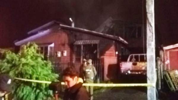 Mueren tres niños en un incendio al sur de Chile. Mueren tres niños en un incendio al sur de Chile.