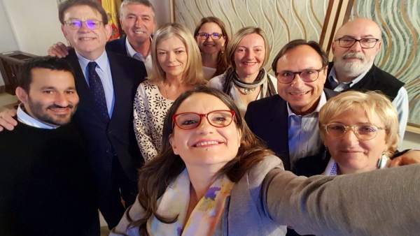 El Govern del Botànic celebra amb un 'selfie' el seu últim ple de la legislatura El Govern del Botànic celebra amb un 'selfie' el seu últim ple de la legislatura