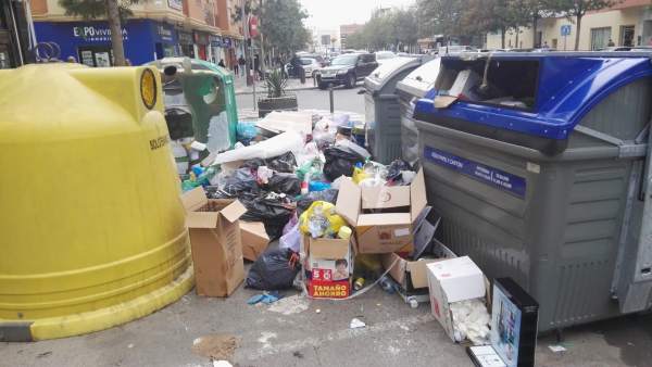 Almería.-Los trabajadores de recogida de basura levantan la huelga en Roquetas tras alcanzar un acuerdo con la empresa Almería.-Los trabajadores de recogida de basura levantan la huelga en Roquetas tras alcanzar un acuerdo con la empresa