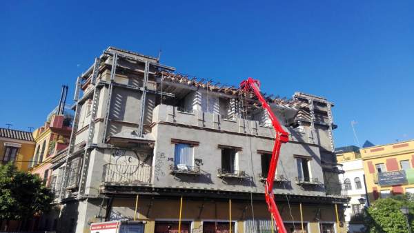 Sevilla.- Adepa avisa de obras de 'derribo' en un edificio regionalista de San Bernardo Sevilla.- Adepa avisa de obras de 'derribo' en un edificio regionalista de San Bernardo