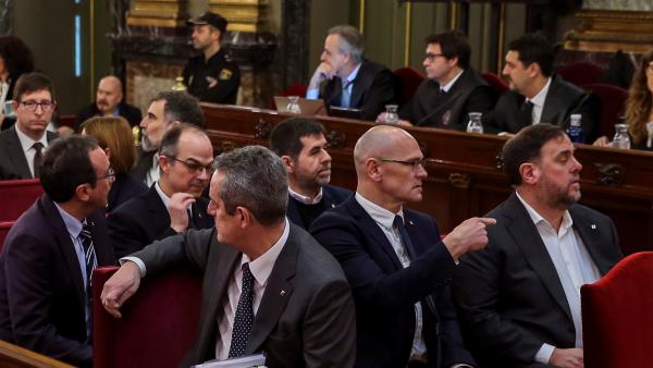 El Constitucional rechaza excarcelar a Turull, Rull y Sànchez y no revisará intentos de recusar. El Constitucional rechaza excarcelar a Turull, Rull y Sànchez y no revisará intentos de recusar.