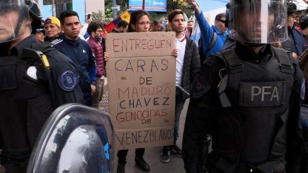 Manifestación en Buenos Aires en favor de Guaidó