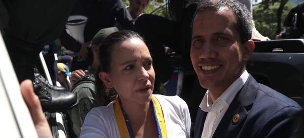 Juan Guaidó y la líder opositora María Corina Machado Parisca