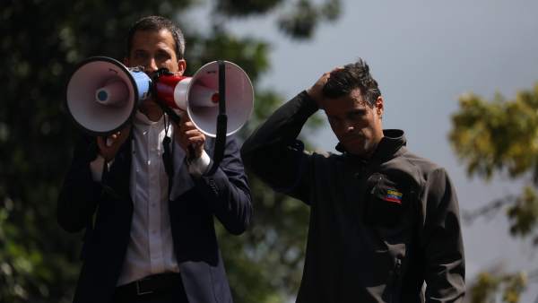 Juan Guaidó (i), y el líder opositor Leopoldo López Juan Guaidó (i), y el líder opositor Leopoldo López