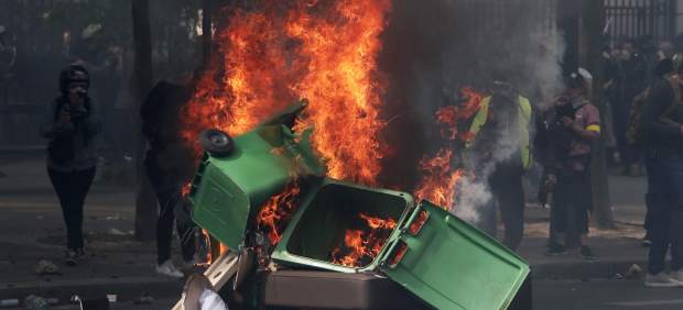 Fuego y barricadas en París