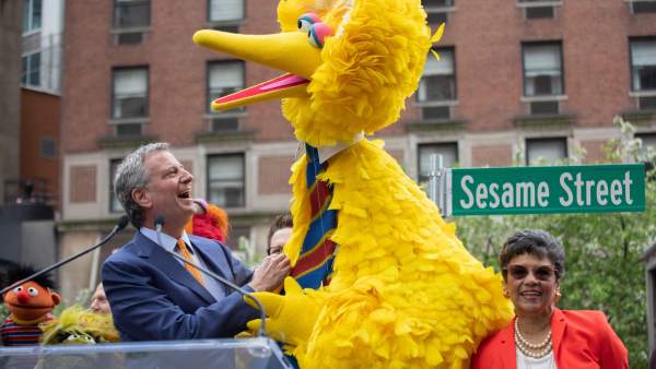 'Barrio Sésamo' ahora es un lugar real en Nueva York: la ciudad le dedicó una calle por su 50 aniversario image 941595 600 338