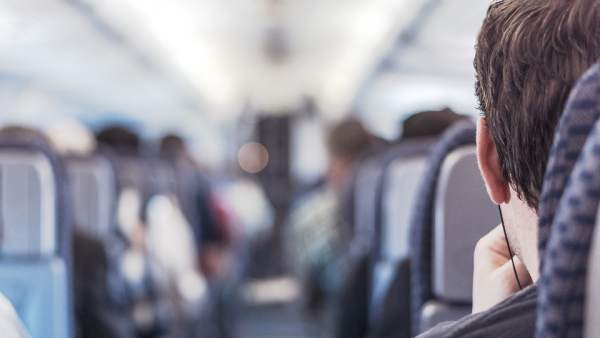 Pasillo o ventanilla: ¿qué asiento es mejor para viajar en avión? Pasillo o ventanilla: ¿qué asiento es mejor para viajar en avión?