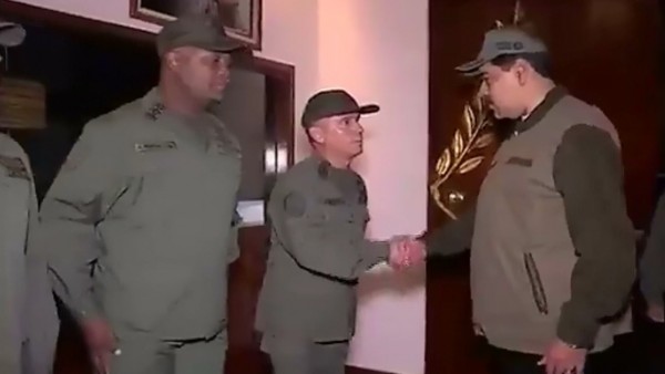 Nicolás Maduro durante la marcha militar Nicolás Maduro durante la marcha militar