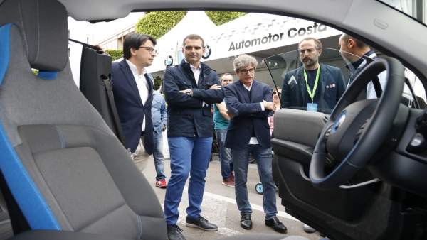 Almería.- Alcalde resalta la importancia de 'apostar por la movilidad sostenible' en la I Feria del Vehículo Ecológico Almería.- Alcalde resalta la importancia de 'apostar por la movilidad sostenible' en la I Feria del Vehículo Ecológico