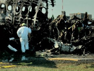 Avión incendiado en Moscú