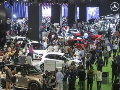 ¿Cuántas marcas de coches participan en el Automobile Barcelona?
