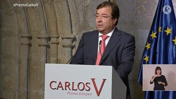 Vara aboga por los 'puentes de entendimiento' en Europa y dejar 'atrás' a quienes 'hacen ruido' con 'ecos de populismo' Vara aboga por los 'puentes de entendimiento' en Europa y dejar 'atrás' a quienes 'hacen ruido' con 'ecos de populismo'