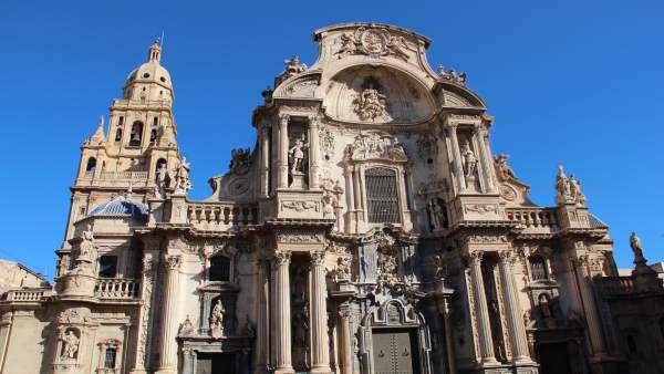 La Catedral cierra este jueves y viernes para preparar la ordenación de monseñor Chico La Catedral cierra este jueves y viernes para preparar la ordenación de monseñor Chico