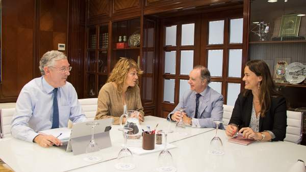 Huelva.-Puertos.-Autoridad Portuaria y Junta promoverán el puerto como emplazamiento para la actividad empresarial Huelva.-Puertos.-Autoridad Portuaria y Junta promoverán el puerto como emplazamiento para la actividad empresarial
