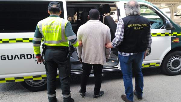 Sucesos.- Investigan a dos individuos por suplantación de identidad en el examen del permiso de conducción Sucesos.- Investigan a dos individuos por suplantación de identidad en el examen del permiso de conducción