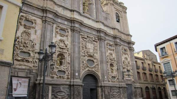Iglesia De Santa Isabel De Portugal O San Cayetano, En Zaragoza Iglesia De Santa Isabel De Portugal O San Cayetano, En Zaragoza