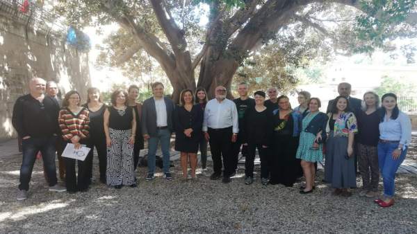 El Govern participa en la edición del libro 'Poesia és estimar' del Festival de Poesia de la Mediterrànea El Govern participa en la edición del libro 'Poesia és estimar' del Festival de Poesia de la Mediterrànea