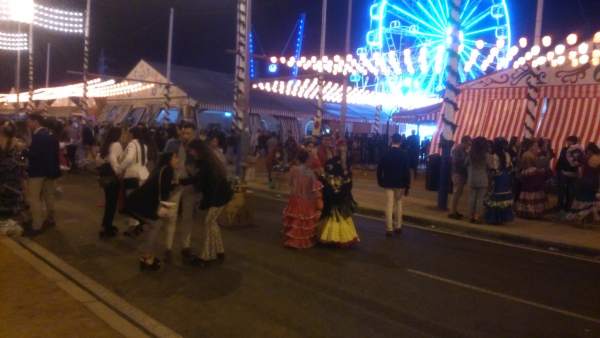 Sevilla.- El lunes de Feria deja 222 toneladas de basura, 183 asistencias sanitarias y once alcoholemias positivas Sevilla.- El lunes de Feria deja 222 toneladas de basura, 183 asistencias sanitarias y once alcoholemias positivas