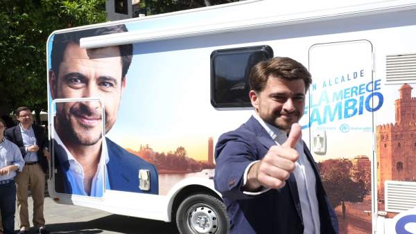 Sevilla.-26M.-Pérez promete someterse al control de vecinos en asambleas anuales para 'atender los verdaderos problemas' Sevilla.-26M.-Pérez promete someterse al control de vecinos en asambleas anuales para 'atender los verdaderos problemas'