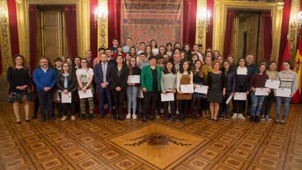 Entregados los diplomas a los participantes en el ciclo 'Jakin-mina' Entregados los diplomas a los participantes en el ciclo 'Jakin-mina'