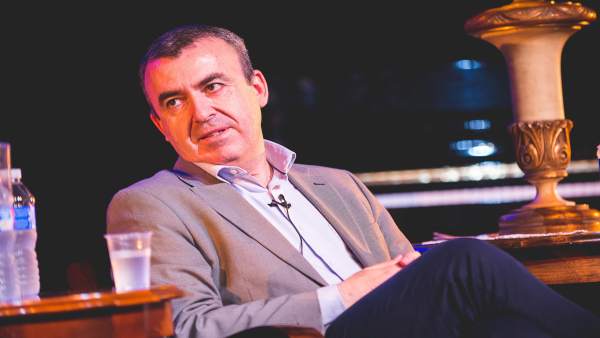 Lorenzo Silva: 'Los lectores valencianos me han apoyado desde el principio, y eso es algo que agradezco mucho' Lorenzo Silva: 'Los lectores valencianos me han apoyado desde el principio, y eso es algo que agradezco mucho'