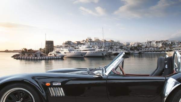 Coche de lujo en puerto banús Marbella turismo lujo nautico Coche de lujo en puerto banús Marbella turismo lujo nautico