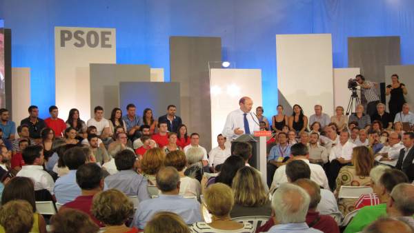 Rubalcaba Interviene En Un Mitin En El Cabanyal (Valencia). Rubalcaba Interviene En Un Mitin En El Cabanyal (Valencia).