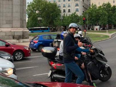 Djokovic en patinete por Madrid