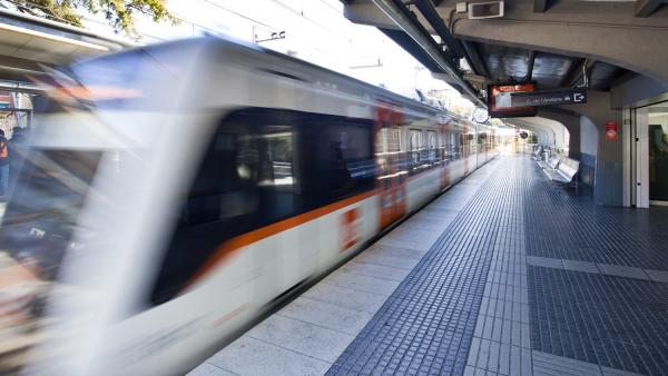 Un tren en la estación de FGC de Sant Cugat Un tren en la estación de FGC de Sant Cugat