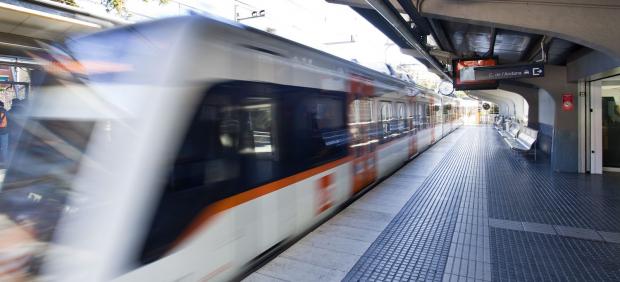Un tren en la estación de FGC de Sant Cugat