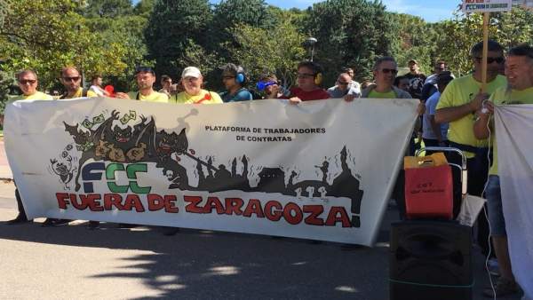 Zaragoza.- Los trabajadores de FCC se concentran en el parque José Antonio Labordeta este viernes Zaragoza.- Los trabajadores de FCC se concentran en el parque José Antonio Labordeta este viernes