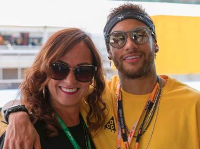 Neymar junto a su madre, Nadine