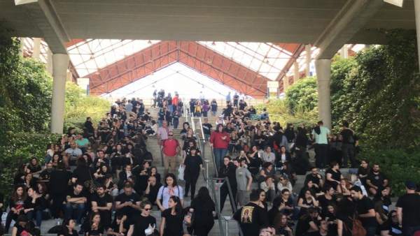 La enfermería 'tiñe de negro' las oposiciones del Sergas de este domingo para protestar contra la precariedad La enfermería 'tiñe de negro' las oposiciones del Sergas de este domingo para protestar contra la precariedad