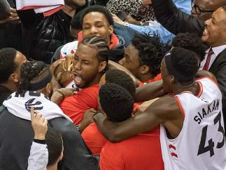 Kawhi Leonard héroe de Toronto