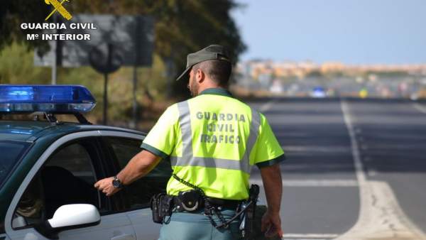 Huelva.- Sucesos.- Inmovilizan en la N-435 un autobús con 35 pasajeros cuyo conductor dio positivo en cocaína Huelva.- Sucesos.- Inmovilizan en la N-435 un autobús con 35 pasajeros cuyo conductor dio positivo en cocaína