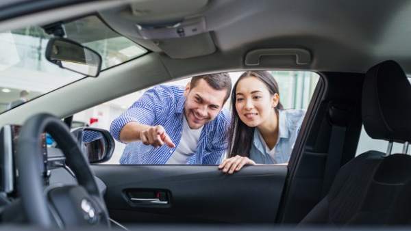Concesionario o internet: ¿dónde es mejor informarse para comprar un coche? Concesionario o internet: ¿dónde es mejor informarse para comprar un coche?