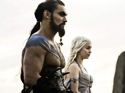 Khal Drogo (Jason Momoa) y Daenerys Targaryen (Emilia Clarke)