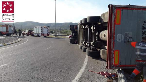 Castellón.- Sucesos.- Varios cerdos mueren tras volcar un camión que los transportaba en Alcalà de Xivert Castellón.- Sucesos.- Varios cerdos mueren tras volcar un camión que los transportaba en Alcalà de Xivert