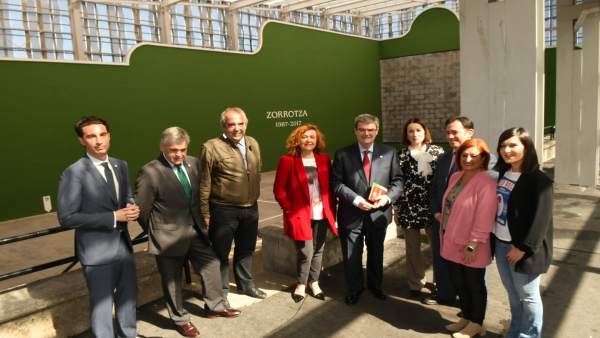 JUAN MARI ABURTO ANUNCIA LA PUESTA EN MARCHA DE MÁS DE 100 ACTUACIONES EN LOS BARRIOS DE BILBAO JUAN MARI ABURTO ANUNCIA LA PUESTA EN MARCHA DE MÁS DE 100 ACTUACIONES EN LOS BARRIOS DE BILBAO