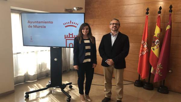 Un espectáculo de danza vertical sobre la fachada del Moneo para concienciar a los murcianos sobre el reciclaje Un espectáculo de danza vertical sobre la fachada del Moneo para concienciar a los murcianos sobre el reciclaje