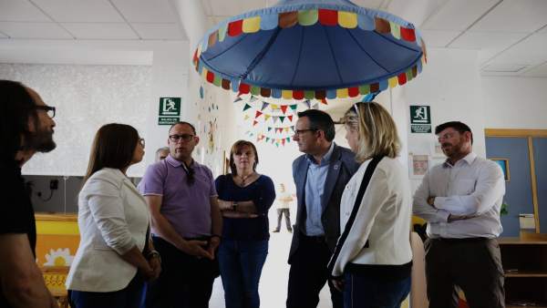 Diego Conesa se compromete a crear 9.000 plazas de educación de 0 a 3 años en cuatro años y aumentar la inversión Diego Conesa se compromete a crear 9.000 plazas de educación de 0 a 3 años en cuatro años y aumentar la inversión