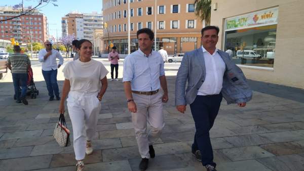 Huelva.-26M.- El candidato de Cs respalda las movilizaciones de los vecinos del Barrio de Pescadería Huelva.-26M.- El candidato de Cs respalda las movilizaciones de los vecinos del Barrio de Pescadería