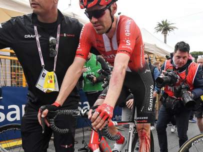 Tom Dumoulin, tras su caída en el Giro