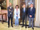 Diputación de Álava y Renfe estudian incorporar la tarjeta BAT como medio pago en los trenes