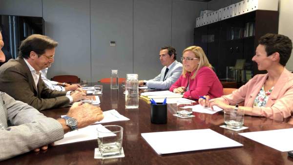 Málaga.- La alcaldesa de Fuengirola mantiene la primera reunión técnica sobre el proyecto de renovación del puerto Málaga.- La alcaldesa de Fuengirola mantiene la primera reunión técnica sobre el proyecto de renovación del puerto