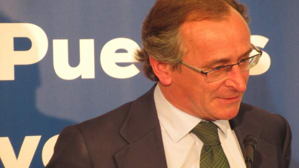 VÍDEO: Alonso cree que el PP vasco está 'centradísimo' frente al resto de partidos que se 'escoran mucho' hacia EH Bildu VÍDEO: Alonso cree que el PP vasco está 'centradísimo' frente al resto de partidos que se 'escoran mucho' hacia EH Bildu