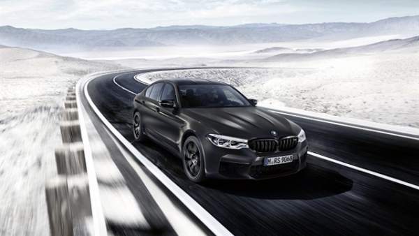 BMW celebra el 35 aniversario del M5 con una edición especial. BMW celebra el 35 aniversario del M5 con una edición especial.