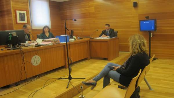Condemnada la diputada de Cs Cristina Gabarda per injúries greus a Miguel Barrachina (PP) Condemnada la diputada de Cs Cristina Gabarda per injúries greus a Miguel Barrachina (PP)
